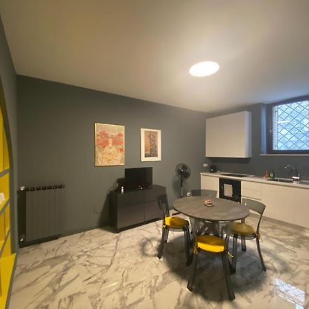 Modern City Center Apartment Беневенто Екстер'єр фото