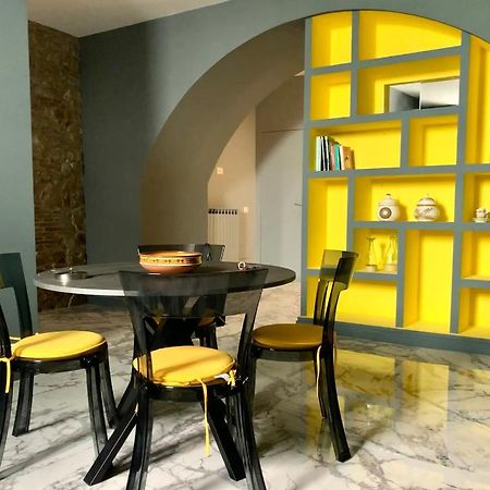 Modern City Center Apartment Беневенто Екстер'єр фото