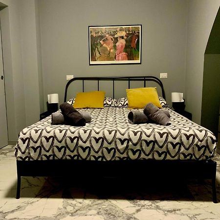 Modern City Center Apartment Беневенто Екстер'єр фото