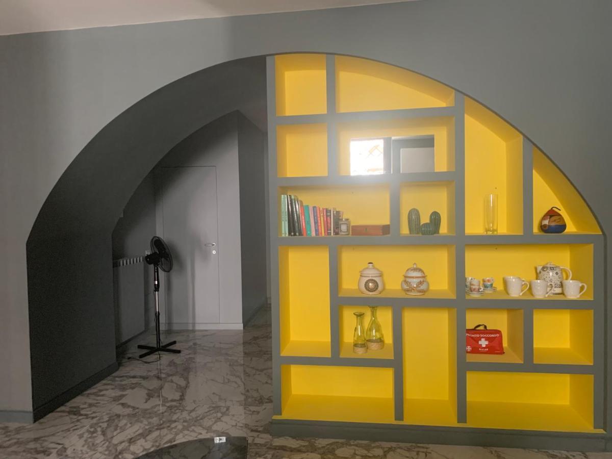 Modern City Center Apartment Беневенто Екстер'єр фото