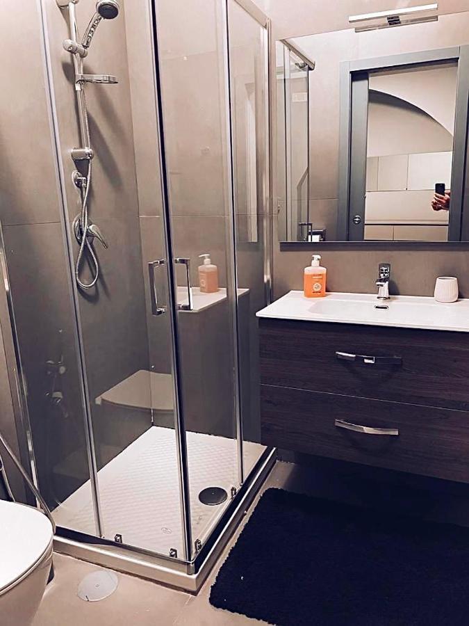 Modern City Center Apartment Беневенто Екстер'єр фото