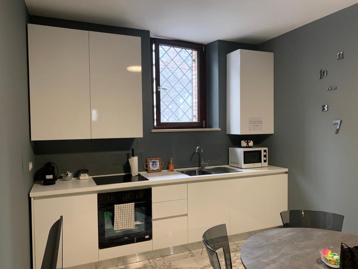 Modern City Center Apartment Беневенто Екстер'єр фото